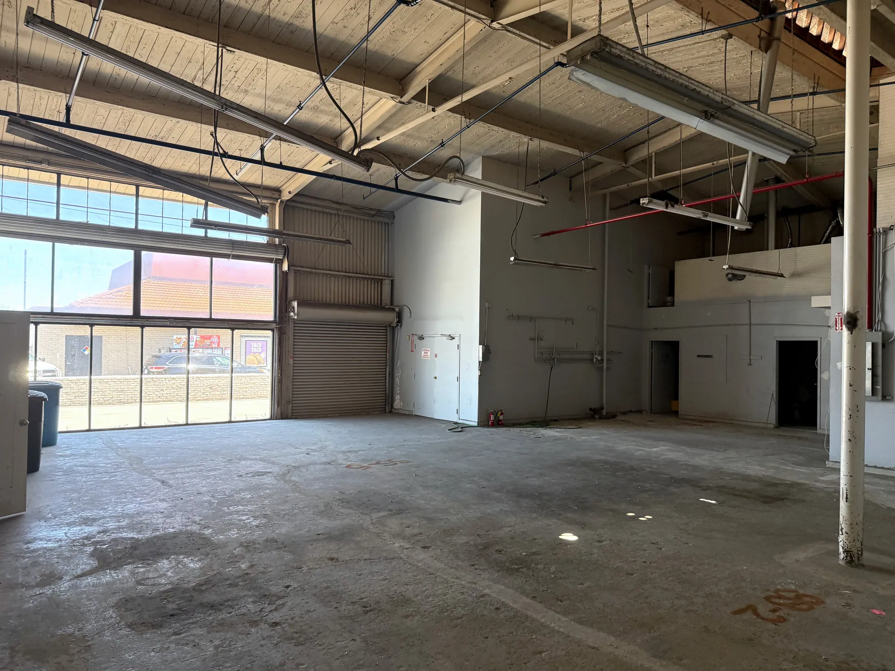 High-volume commercial space